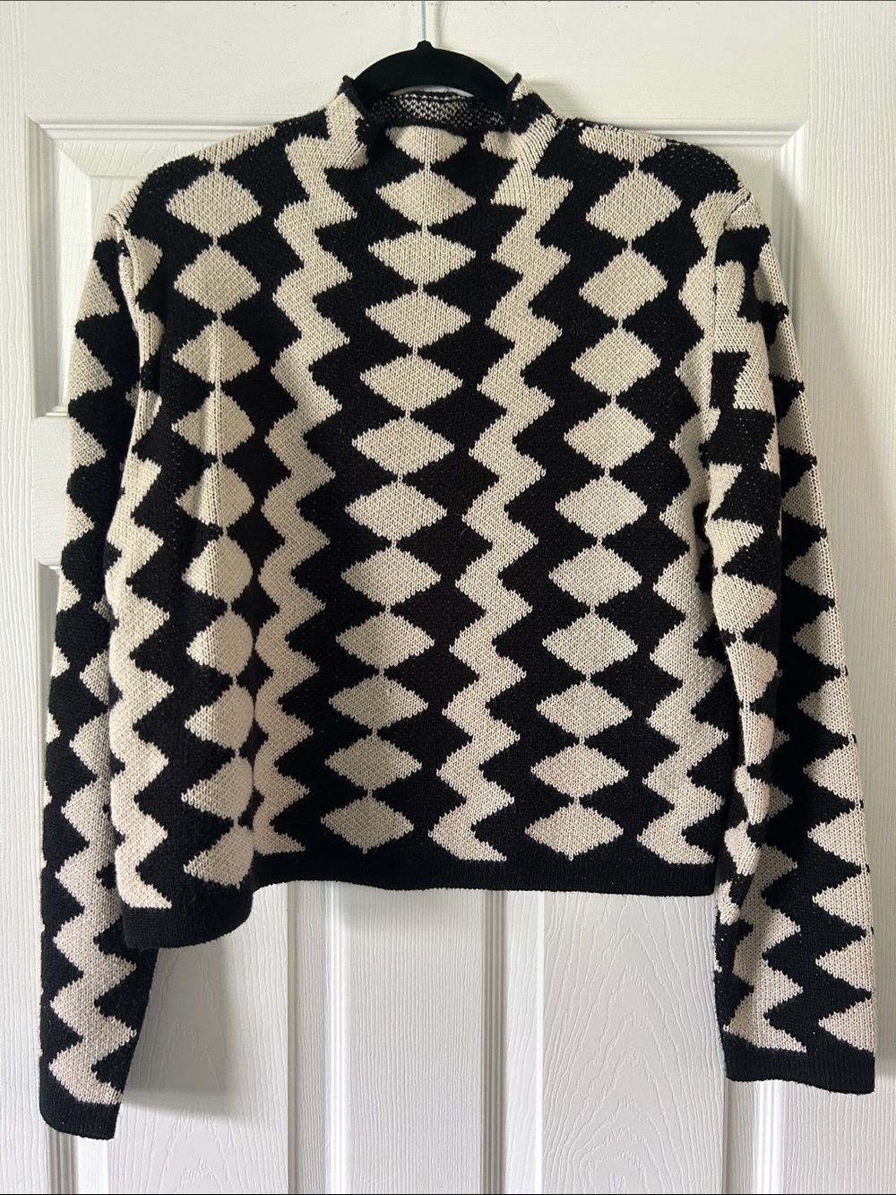 Black & Cream Geometric Knit Sweater - Women